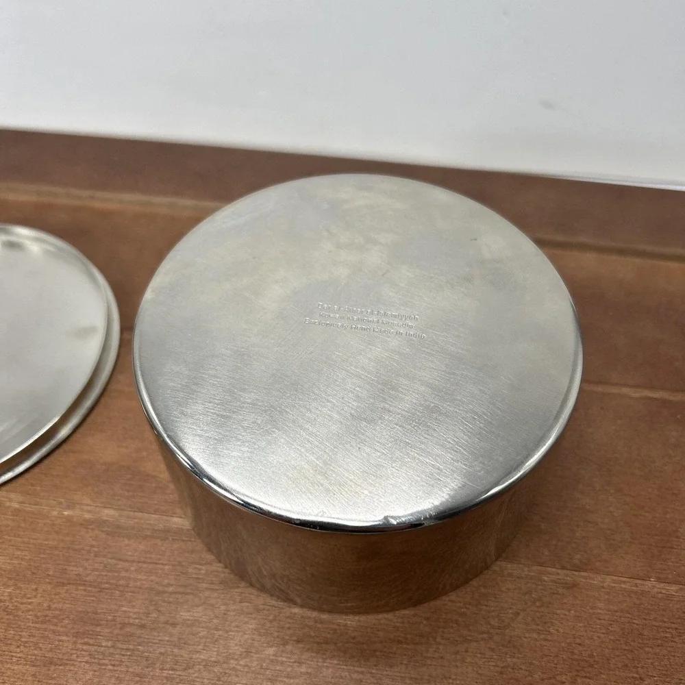Dar Al-Athar Al-Islamiyyah, Kuwait National Museum Silver Tone Metal Trinket Box